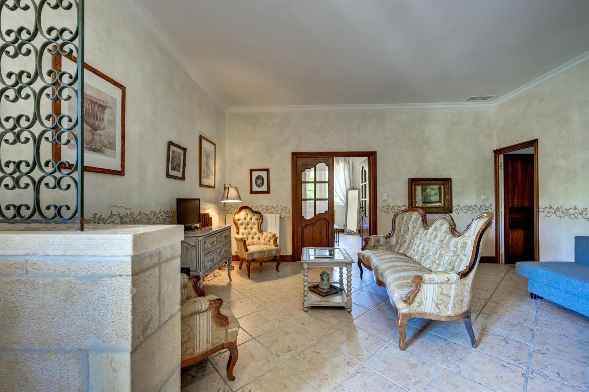 Mas Des Comtes De Provence Hotel Tarascon Exterior photo