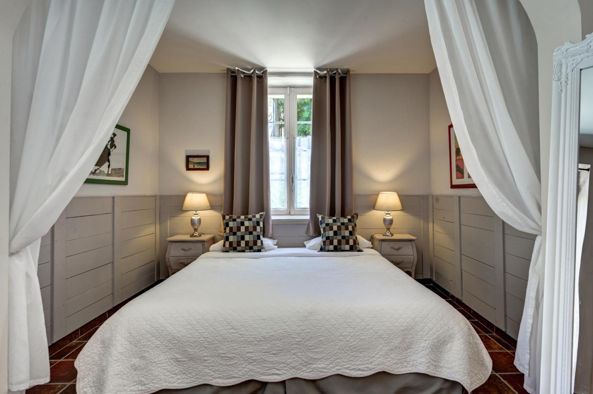 Mas Des Comtes De Provence Hotel Tarascon Exterior photo